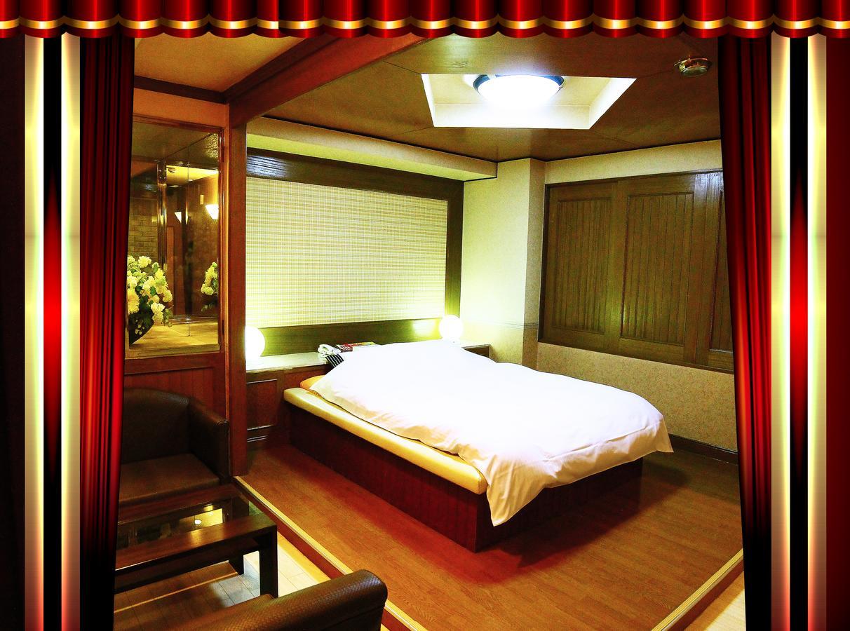 Kyoto Hotel Crown (Adults Only) Zewnętrze zdjęcie